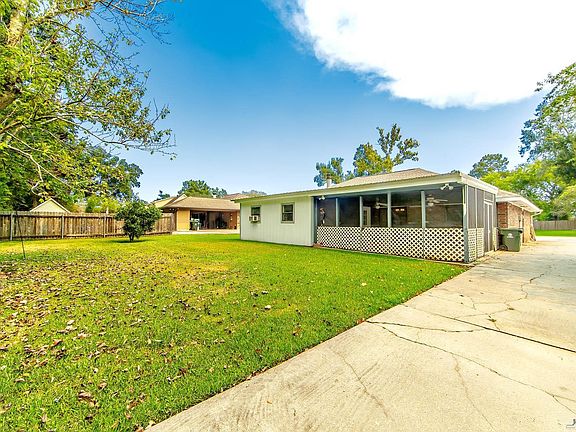 4th image of 249 Lake Crescent Cir