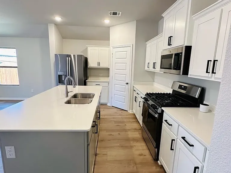 524 Hickory Ridge Dr — Photo 3