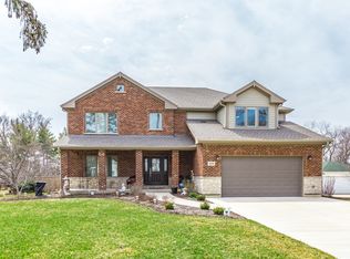 325 Whitney Rd, Lake Zurich, IL 60047