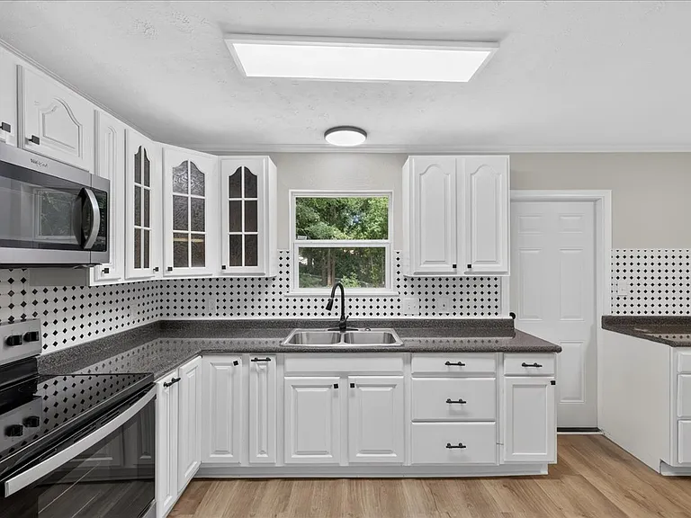 213 Amellia Pl — Photo 10