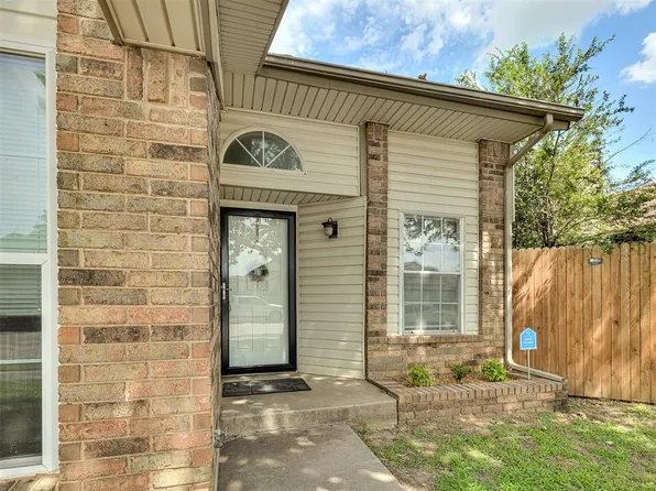 2124 Lonnie Ln, Moore, OK 73170