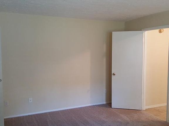 3rd image of 4409 Hollow Branch Ct