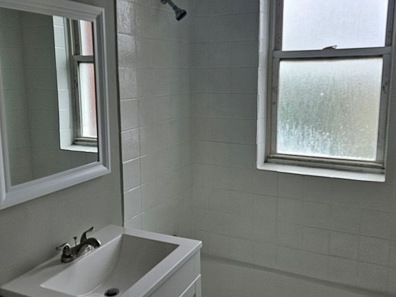 3rd image of 5735 W Washington Blvd APT 1