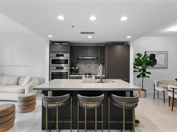 7661 NW 107th Ave APT 304, Doral, FL 33178