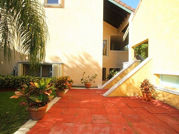 4th image of 2000 S Bayshore Dr APT 7