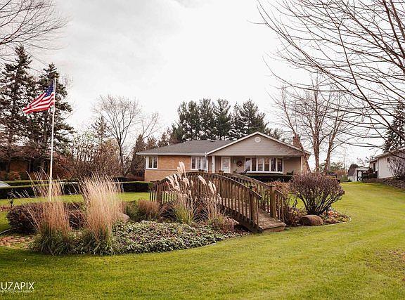 2nd image of 7805 Deerwood Dr