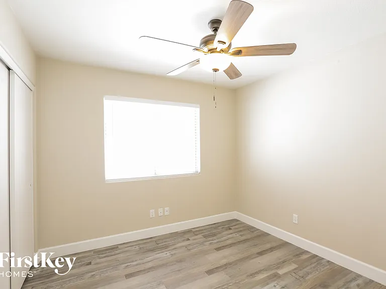 8630 W Shaw Butte Dr — Photo 11