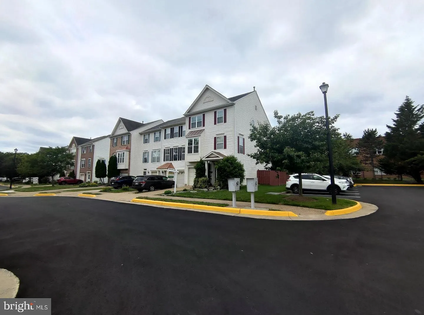 3 bed, 2.5 bath, 1776 sqft, $3,000 — Photo 2