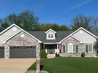 728 Jacobs Crossing Dr, Saint Charles, MO