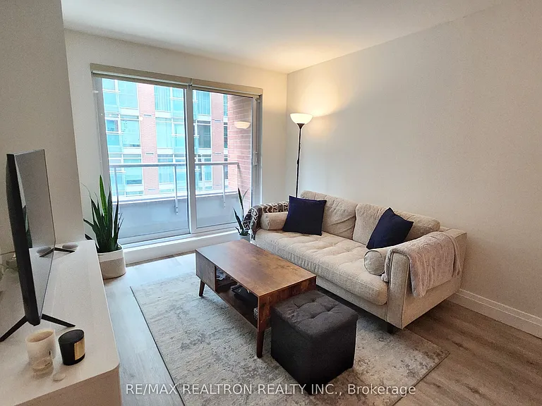 230 King St E #511 — Photo 17