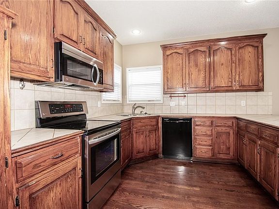 5th image of 18805 W 160th Pl