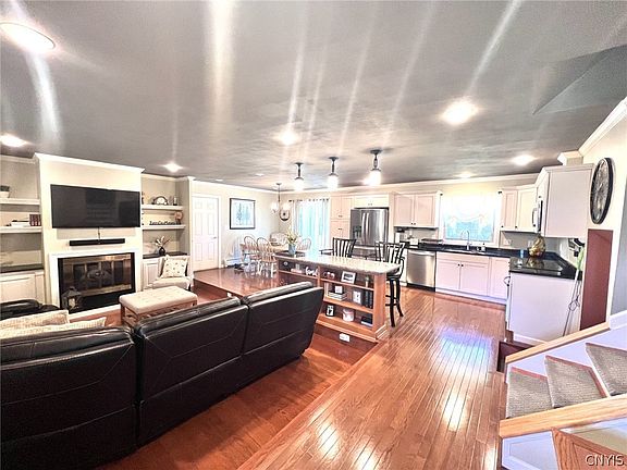4th image of 13 Hickory Park Rd