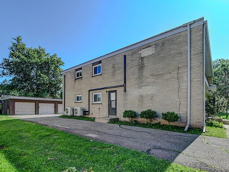 1810 Lake Point Dr #4 — Photo 18