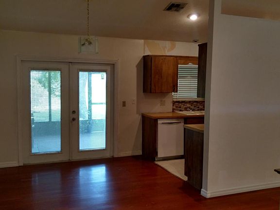 4th image of 307 Cocoa St SE