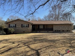 1262 Country Club Rd, Elberton, GA 30635