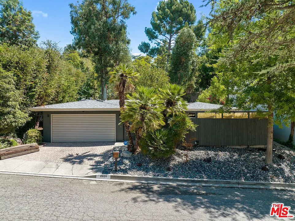 Building Photo - 2820 Nichols Canyon Pl