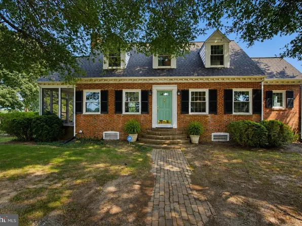 208 Coles Point Rd, Hague, VA 22469