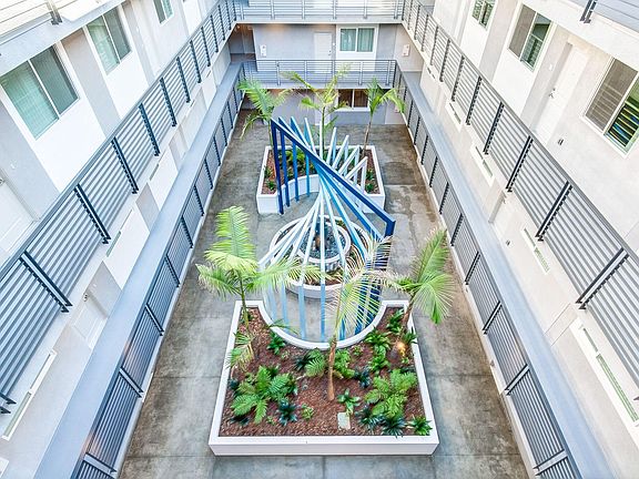 4th image of 11721 Runnymede St #103
