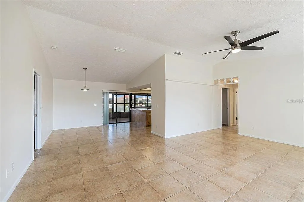 3 bed, 2.0 bath, 1908 sqft, $2,675 — Photo 3