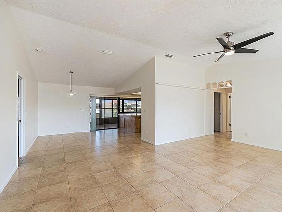 3rd image of 909 Chipaway Dr