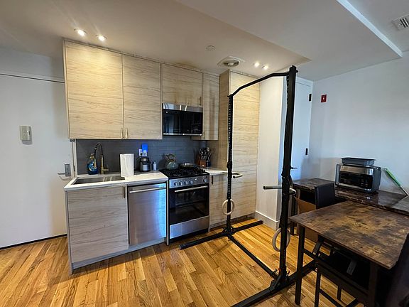 5th image of 1079 Fulton St #4B