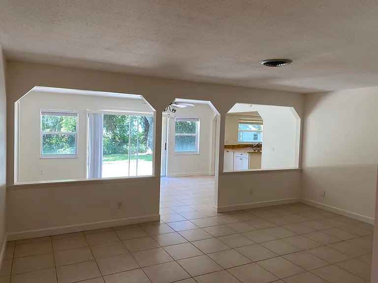 956 Tulip Ln — Photo 12