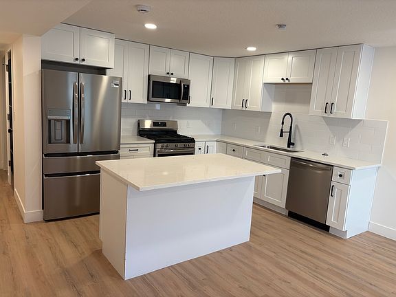 5th image of 1073 W Fremont St