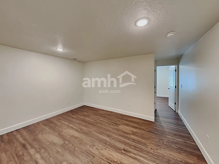 288 N Allen Ln — Photo 30