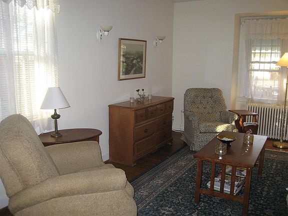4th image of 15 Shady Nook Ave