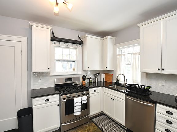 5th image of 2241 Delaware Dr #1