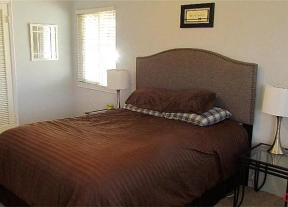 4th image of 205 S Capitol Dr
