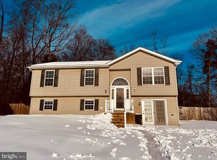 385 Longwood Dr, Bunker Hill, WV 25413