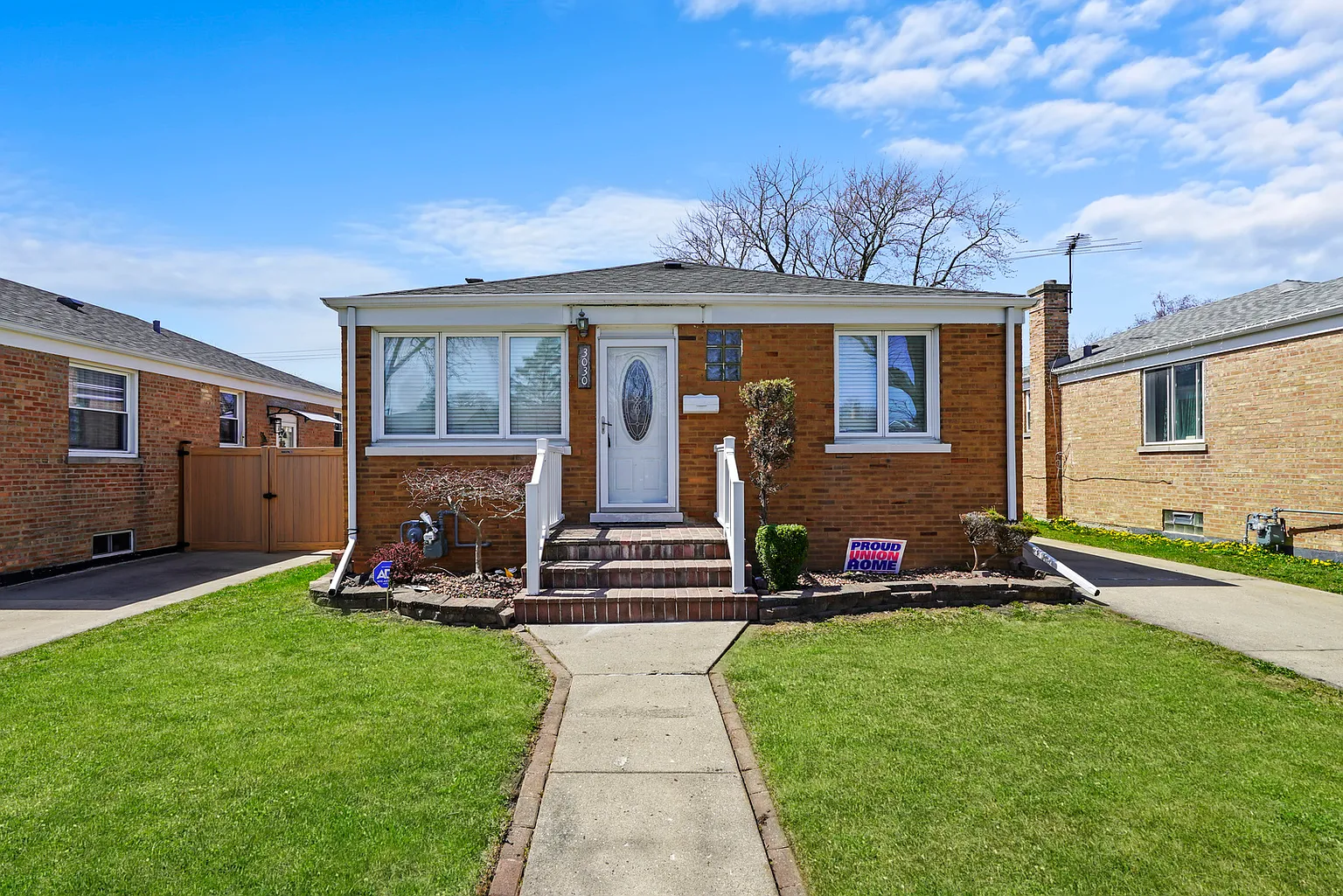 3030 Sarah St photo 1