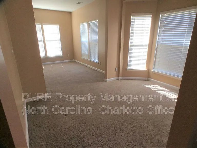 18040 Delmas Dr — Photo 23