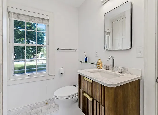 5062 N Larkin St — Photo 9