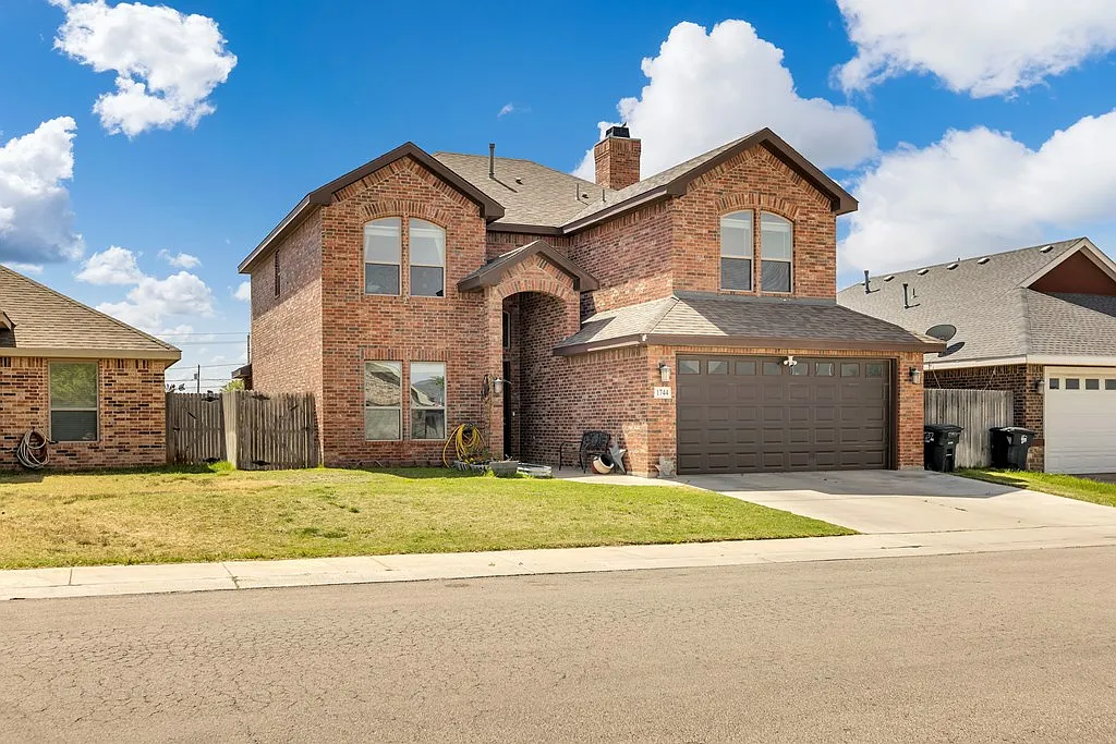5 bed, 3.0 bath, 2629 sqft, $3,600 — Photo 2