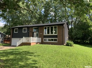 142 Lakeland Dr, Galesburg, IL 61401