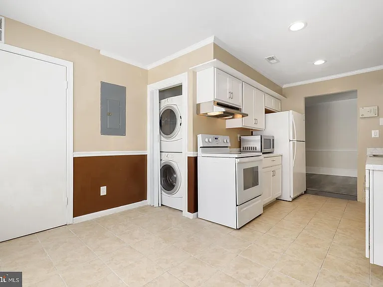 20218 Halethorpe Ln #215 — Photo 6