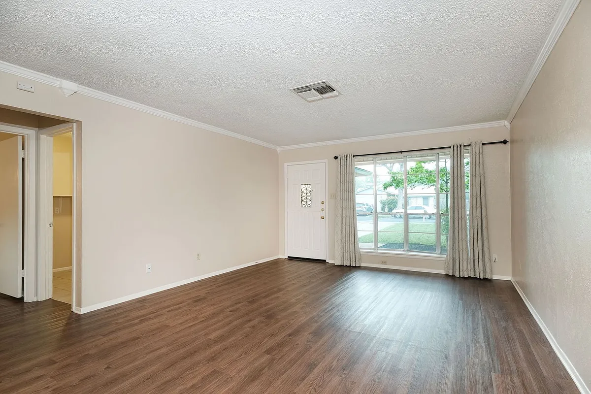 Building Photo - 10419 Firethorn Ln