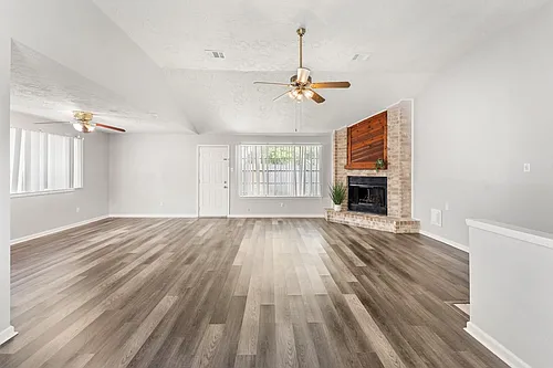 1202 Manorglen Dr Photo 1