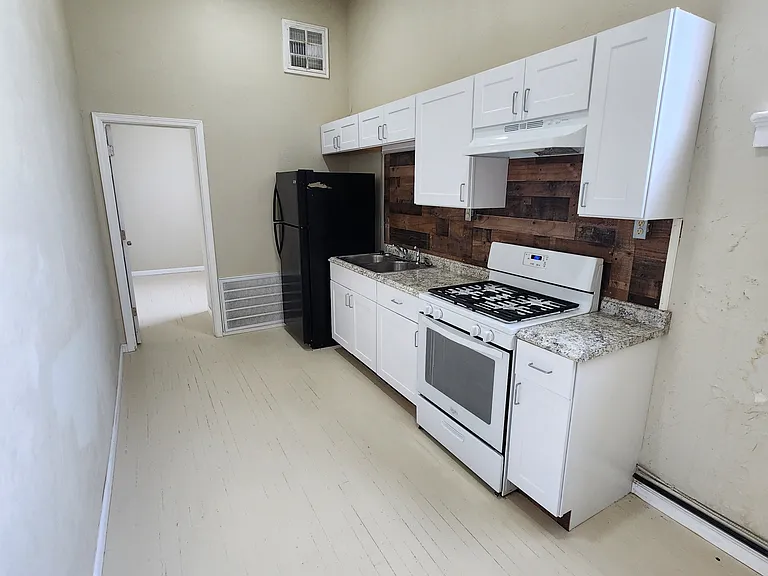 208 E Main St #3 — Photo 3
