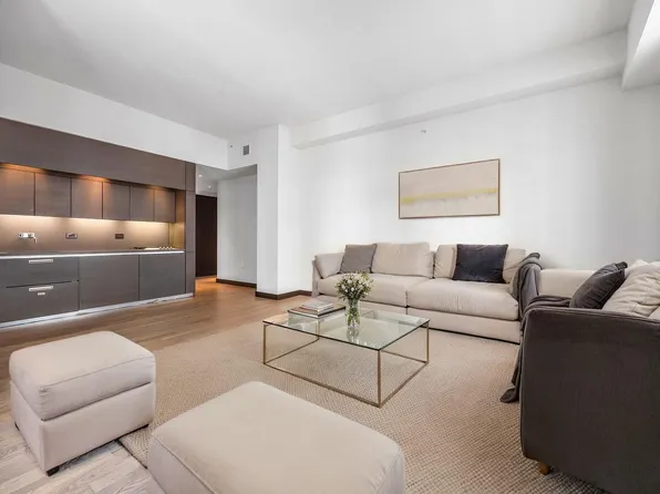 20 Pine Street 2907 image 2 of 17