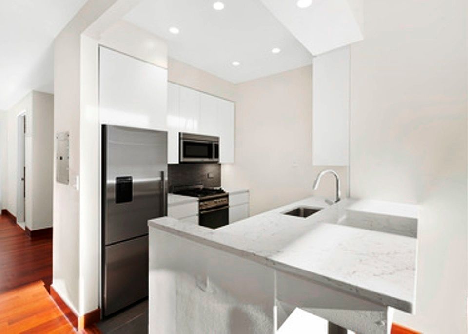 1st image of 305 E 63rd St APT 4