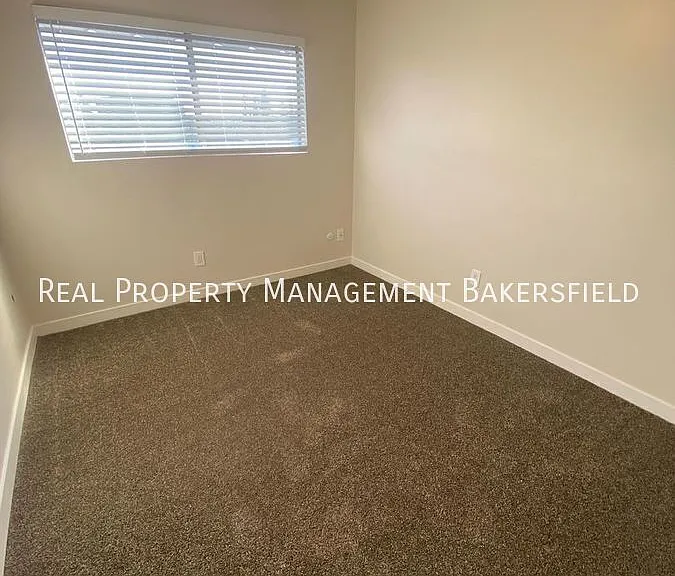 2401 Olive St — Photo 15