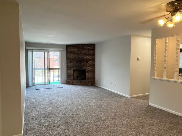 935 W Glen Park Ave APT 204, Griffith, IN 46319