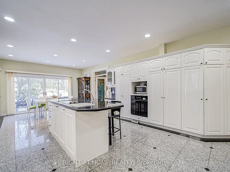 49 Arjay Cres — Photo 23