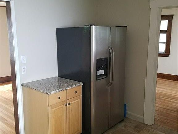4th image of 1033 Wadsworth St