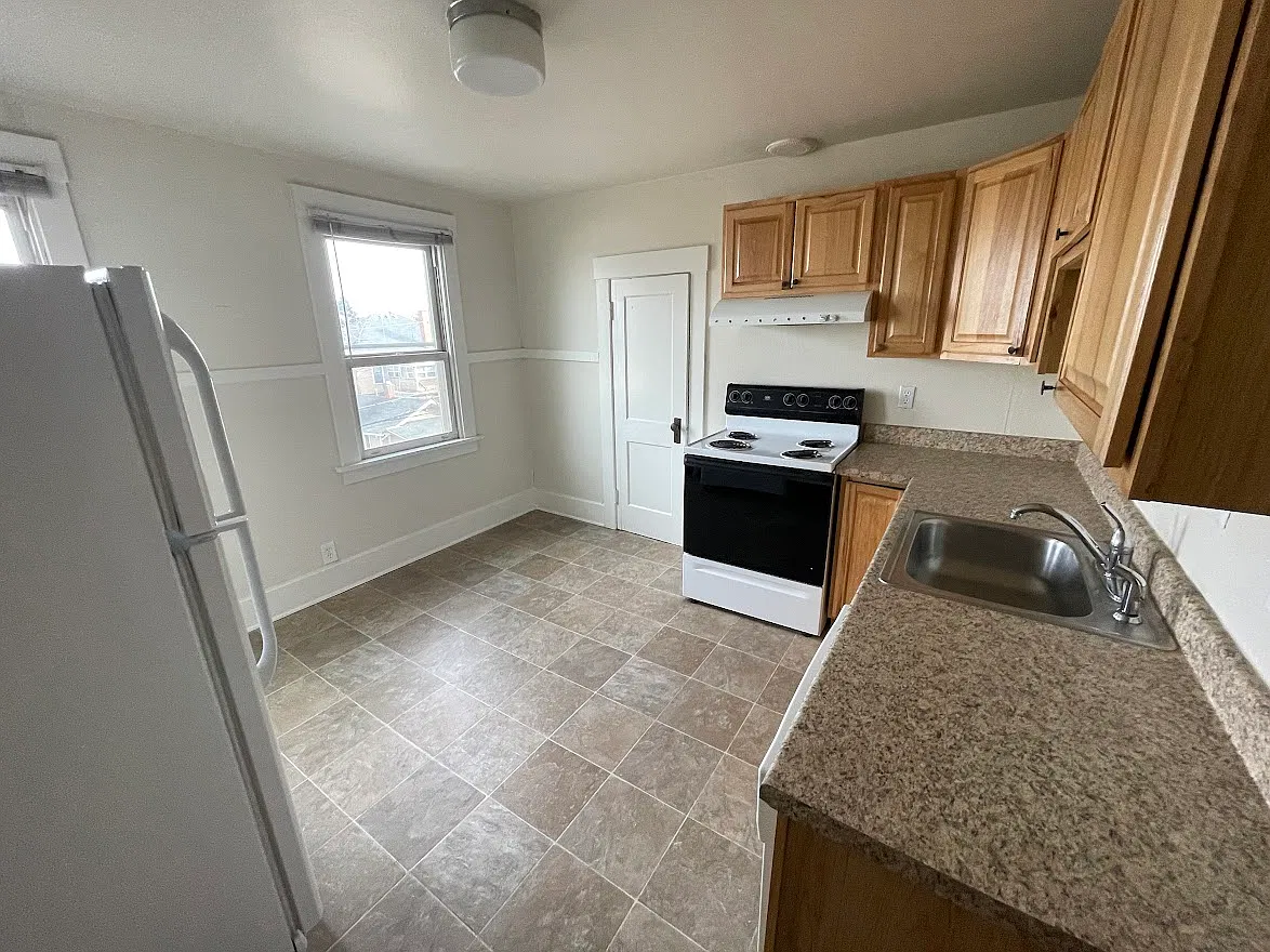 2 bed, 809 sqft, $3,300 — Photo 3