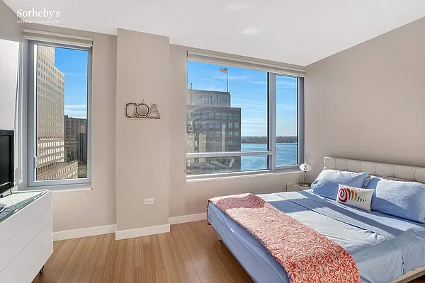 Rented by Sotheby's International Realty | media 33