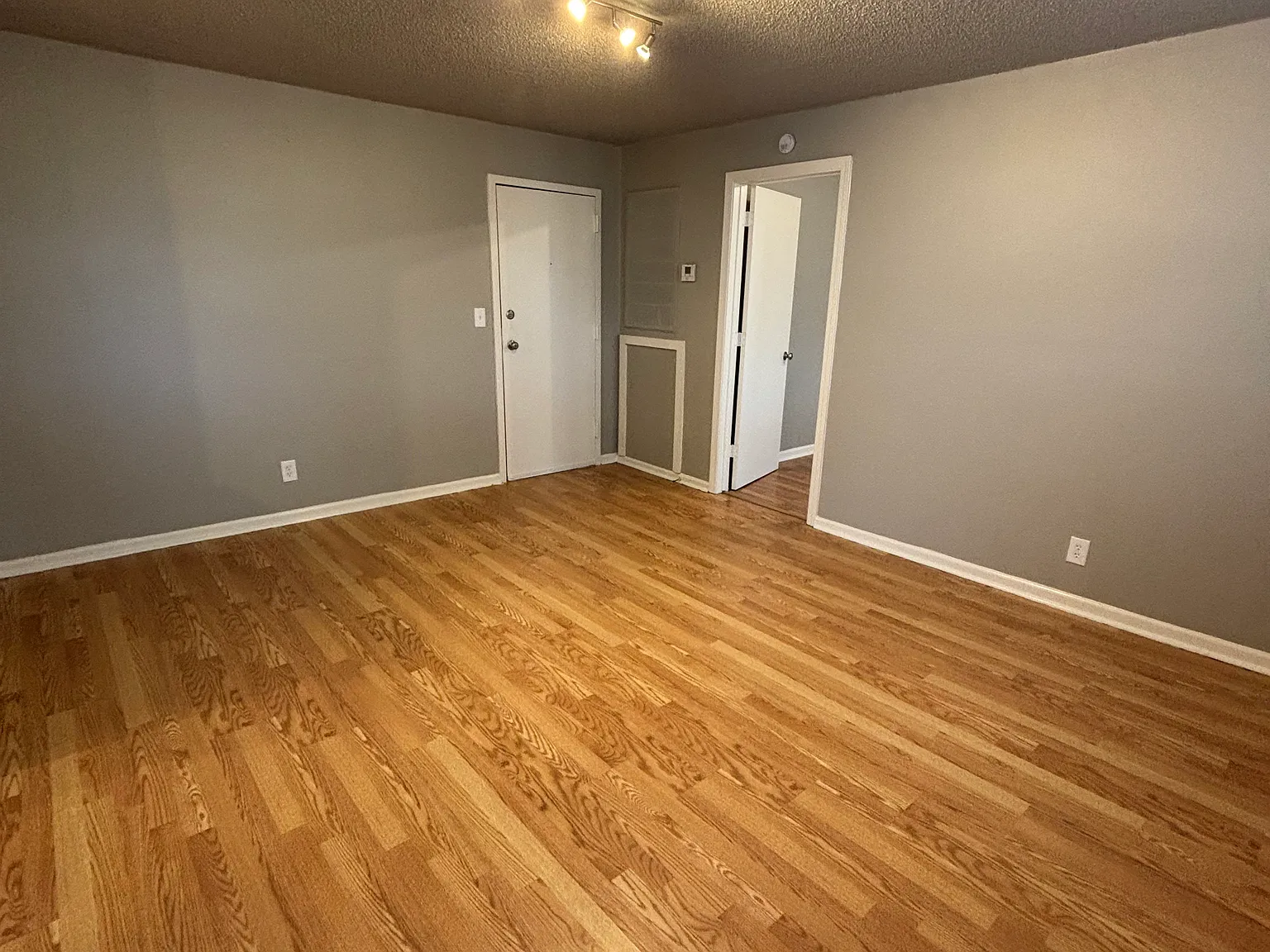 2 bed, 700 sqft, $925 — Photo 3